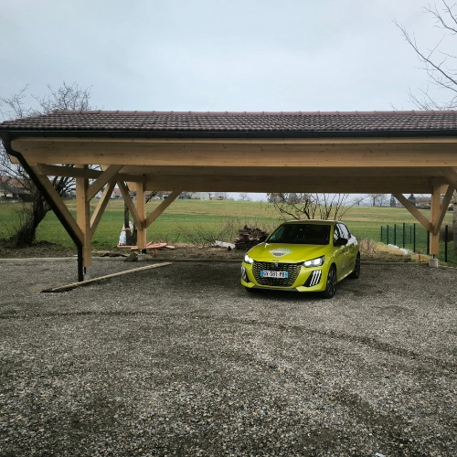 Abri voiture en bois réalisé par Menuiserie Cusin